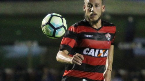 Após derrota para o Atlético-PR, volante Uillian Correia diz que elenco não pode se abater: [Após derrota para o Atlético-PR, volante Uillian Correia diz que elenco não pode se abater: