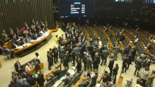 [Outra vez: Câmara rejeita denúncia livra Temer de processo no STF]