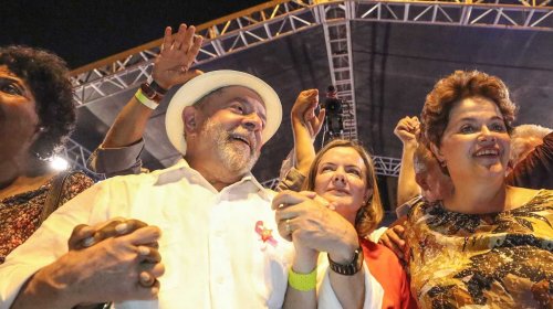 [Lula diz que não lança Dilma como candidata porque ela não quer]