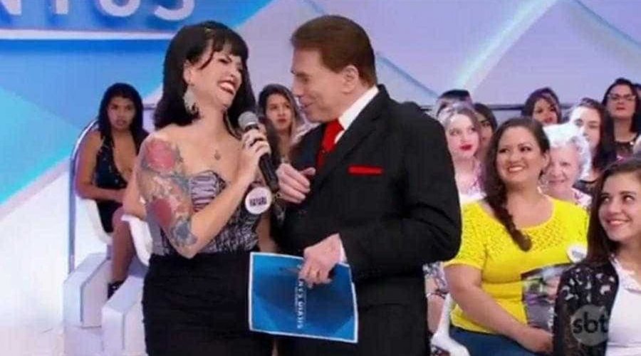 [Silvio Santos pergunta a mulher tatuada: 'Posso chupar esse sorvete?']