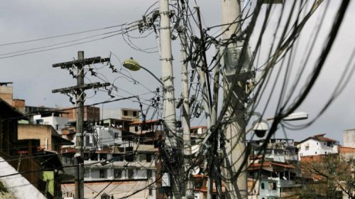 [ALBA vota projeto que quer enterrar fios da rede elétrica em Salvador e mais 10 cidades]