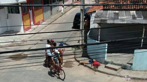 [Duas pessoas são assassinadas em Camaçari neste domingo (26)]