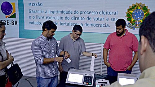 [TRE vai emprestar urnas para eleições do Bahia; chapas fizeram auditoria do equipamento no Tri...]