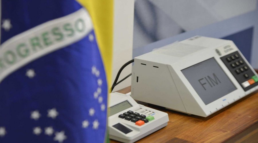 [Eleições 2018: TSE vai implantar voto impresso em 30 mil urnas ]