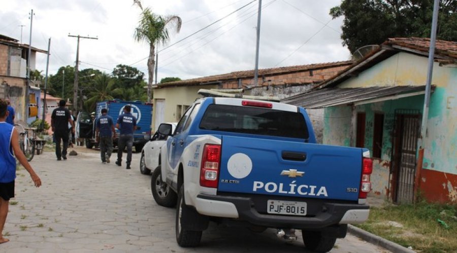 [Corpo de jovem é encontrado decapitado em cova rasa em Porto Seguro]