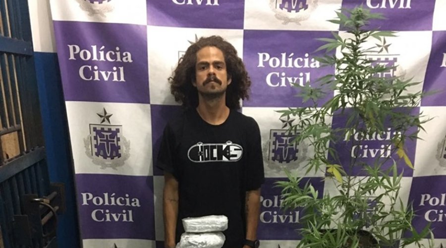 [Homem é preso após polícia apreender oito quilos de maconha em Ilhéus]