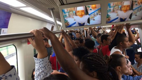 [Linha do Metrô para e usuários reclamam dos transtornos causados nesta manhã (11)]