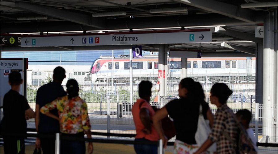 [Quatro linhas da Região Metropolitana passam a ter ponto final no Largo do Retiro]