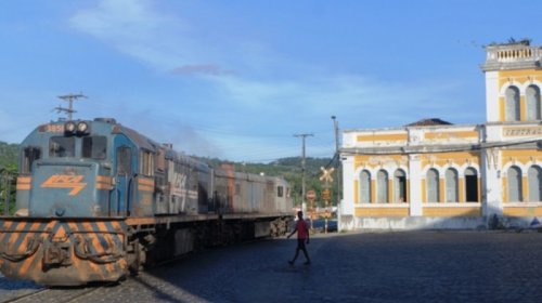 [Parte da estação ferroviária de São Félix é atingida por incêndio]