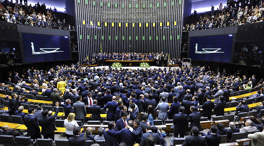 [Dois deputados são alvos de operação da Polícia Federal na Câmara]