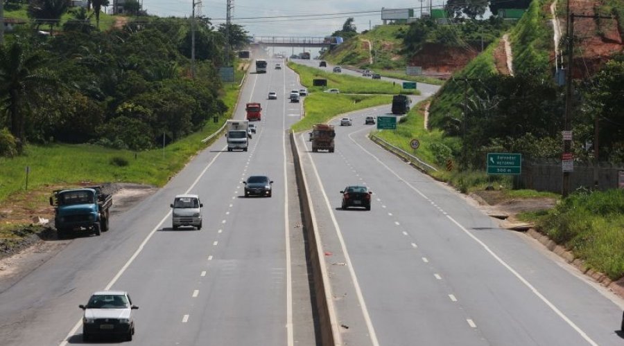 [Motociclista morre e duas pessoas ficam feridas em acidente no Cia-Aeroporto nesta manhã (13) ]