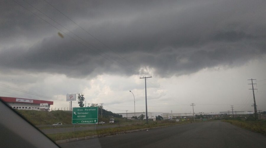 [Trovoadas e chuvas isoladas é a previsão do tempo para Camaçari e Simões Filho neste fim de semana]