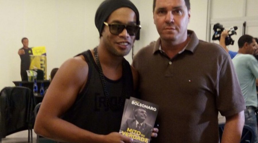 [Ronaldinho Gaúcho vai disputar Senado pelo partido de Bolsonaro em 2018]