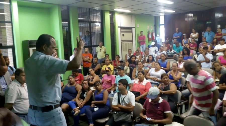 [Prefeito Elinaldo determina que vigilantes da MJR recebam salários antes do Natal ]