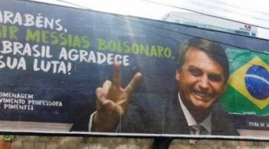 [Justiça manda retirar outdoor com Bolsonaro em Conceição do Coité e Feira de Santana]