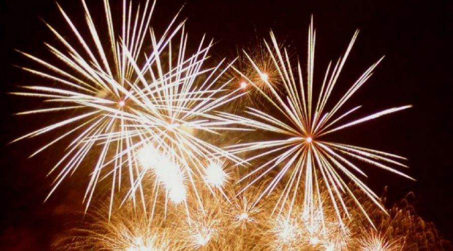 [Réveillon: uso de fogos de artifício requer cuidados para evitar acidentes]