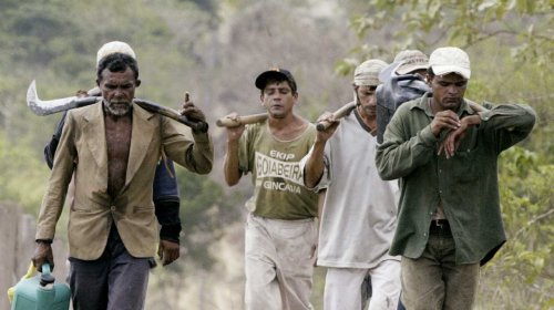 [Governo recua e edita regras mais duras sobre trabalho escravo]