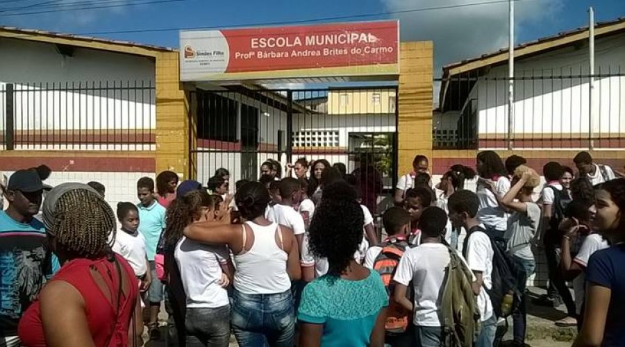 [Secretário de Educação anuncia informatização das escolas públicas de Simões Filho ]