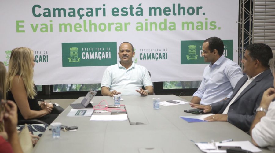 [Autoridades de Camaçari discutem lei que garante segurança nas agências bancárias por 24 horas]