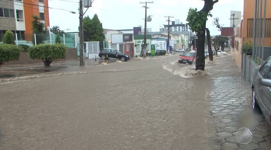 [Após chuvas, prefeitura de Vitória da Conquista decreta situação de emergência]