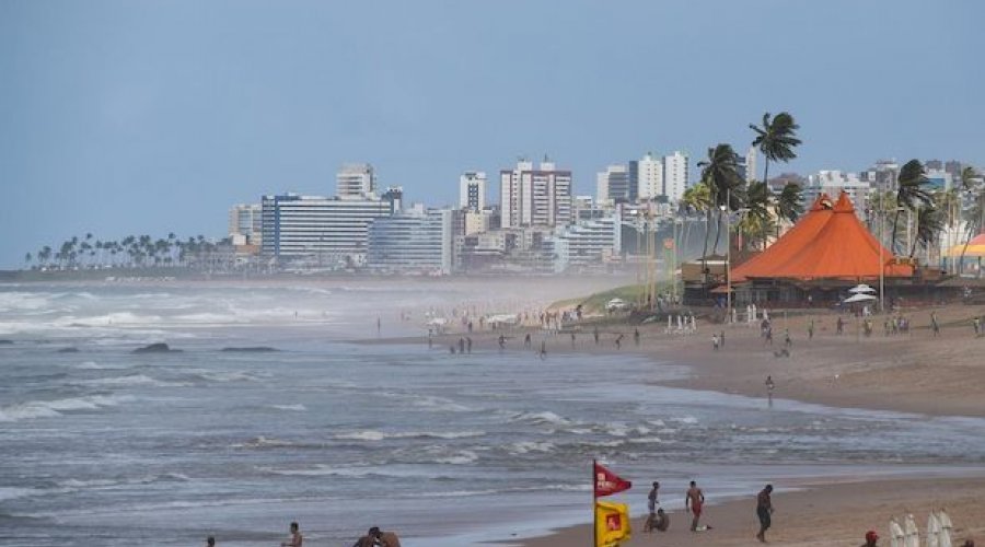 [MP solicita perícia para determinar causas de lançamento de esgoto na praia de Patamares ]