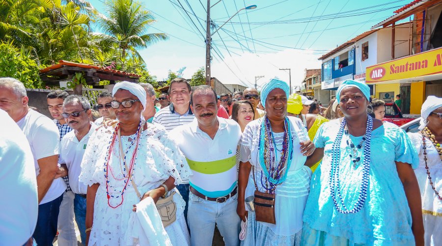 [Prefeito prestigia lavagem de Barra do Pojuca]