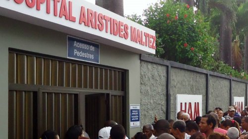 [ABSURDO! Pacientes dormem em fila por consulta para 2019 no Aristides Maltez]