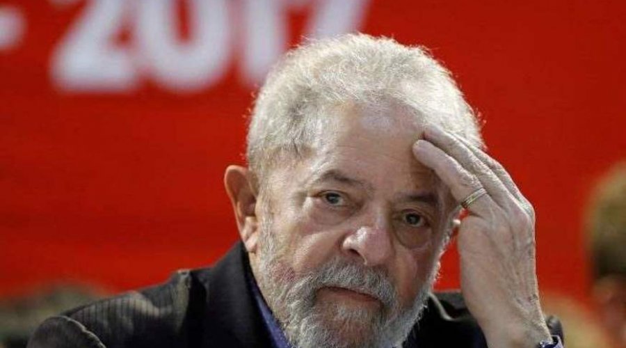 [Após 3 horas, termina depoimento de Lula no caso do sítio de Atibaia]