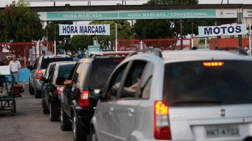 [Filas enormes: Espera para embarque de pedestres e veículos no Ferry Boat é mais de duas horas]