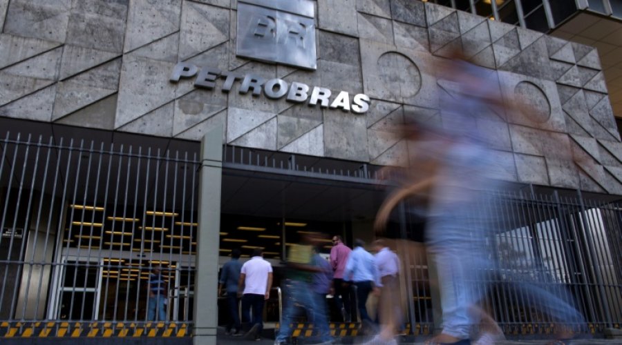 [Petrobras mantém preço médio da gasolina nas refinarias em R$ 1,6094 no sábado]