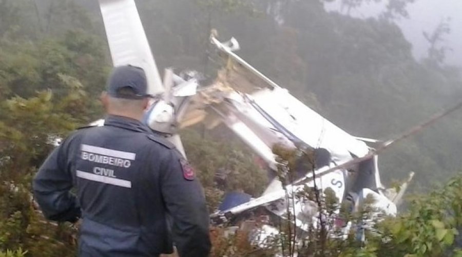 [Queda de helicóptero mata seis pessoas em Campos do Jordão, SP]