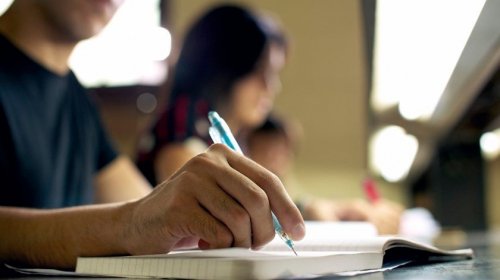 [Enade será aplicado a 550 mil estudantes neste domingo (25)]