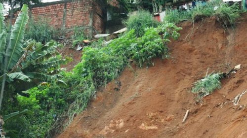 [Deslizamento de terra marca dia chuvoso em Salvador]