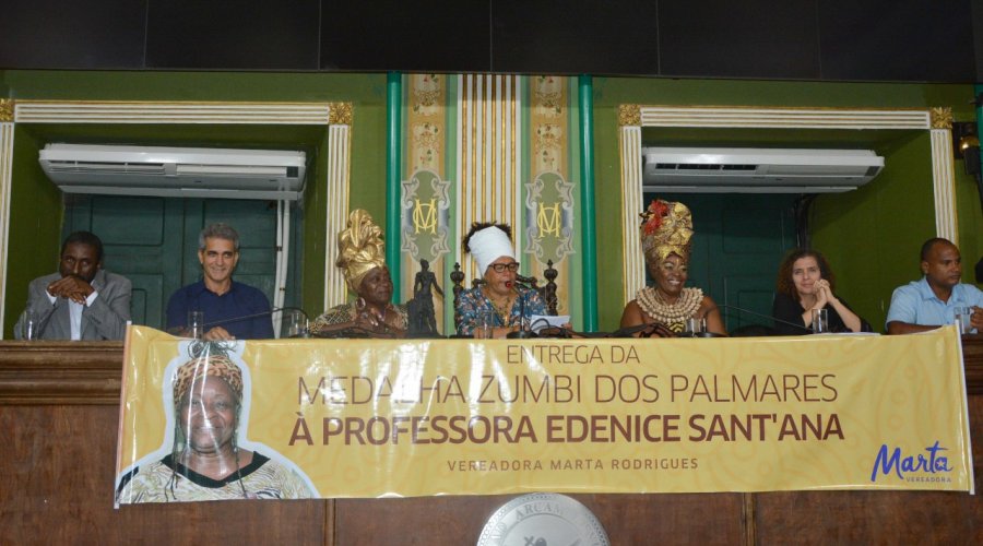 [Sessão Solene: Professora Edenice Sant’Ana recebe Medalha Zumbi dos Palmares ]