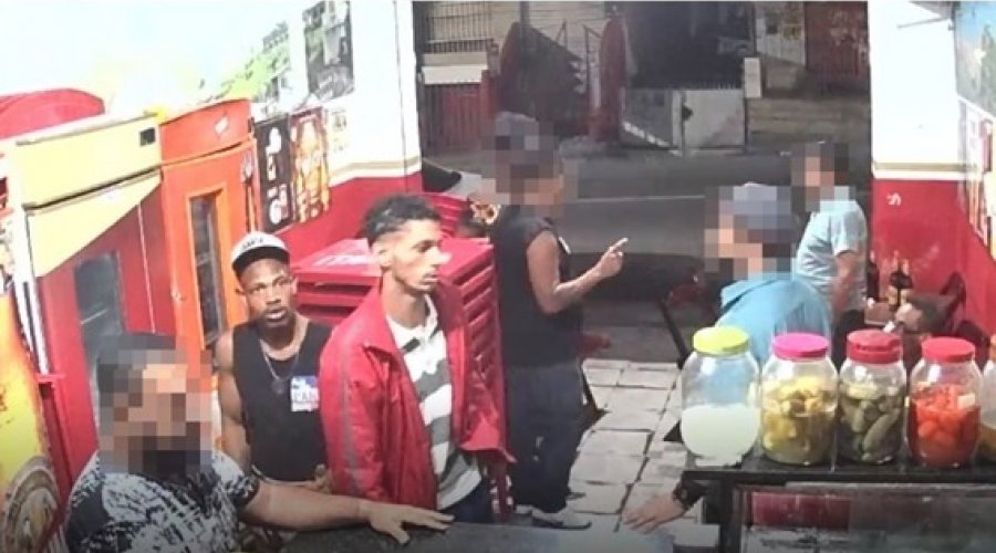 [Bar e clientes são vítimas de assalto no bairro da Liberdade]