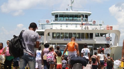 [Réveillon: Ferry boat abre 250 vagas extras de hora marcada para período ]