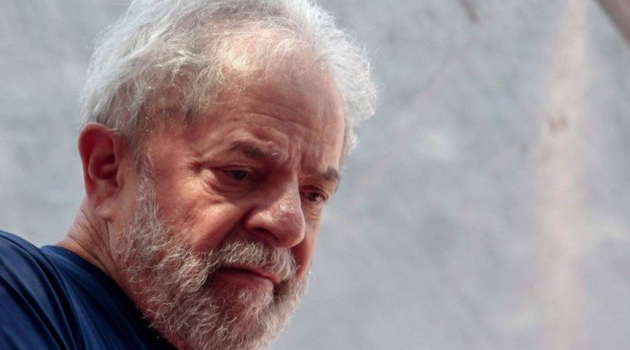 [Lula é pressionado para concordar com prisão domiciliar]