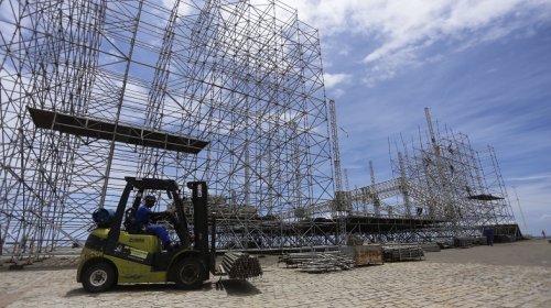 [Festival Virada Salvador 2019: Palco começa a ser montado na Boca do Rio ]