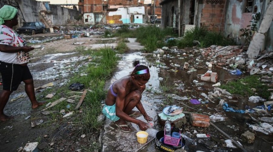 [Miséria: Nº de brasileiros em situação de pobreza extrema salta quase 2 milhões em 1 ano]