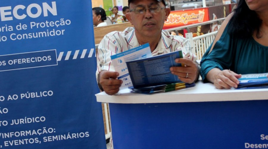 [Codecon oferece atendimento de cálculo de juros na Estação da Lapa]