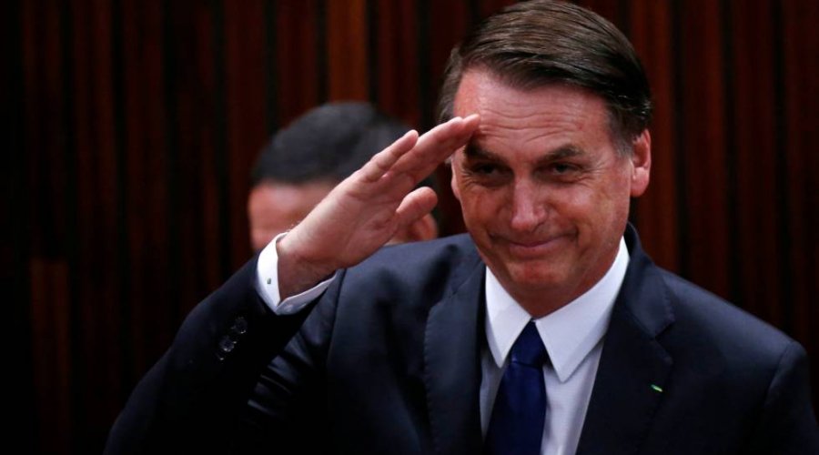 [Bolsonaro retrocede e tira demarcação de terra indígena da alçada de ruralista ]