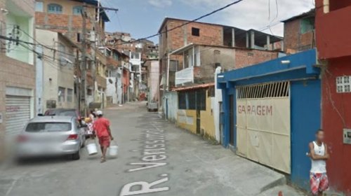 [Adolescente de 15 anos é morto a tiros na Boca do Rio por Homem encapuzado ]