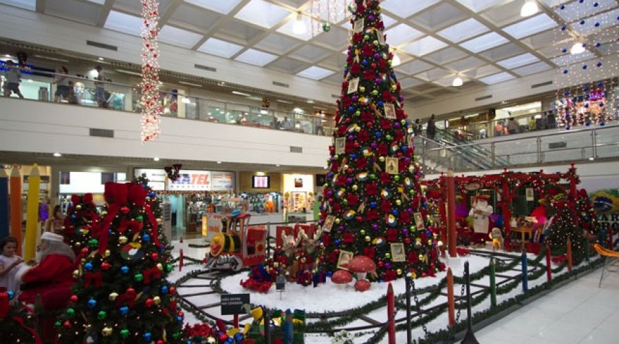 [Shoppings e supermercados terão horário estendido neste fim de ano]