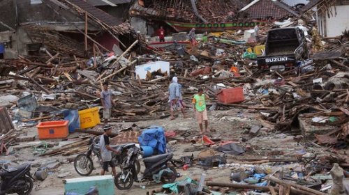 [Tsunami na Indonésia deixa mais de 370 mortos; alerta continua]