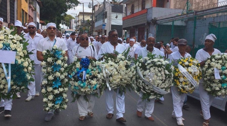 [Vai deixar saudades: Mãe Stella é enterrada em Salvador]