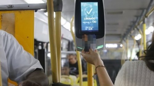 [Gratuidade de policiais em a ônibus de Salvador é cancelada]