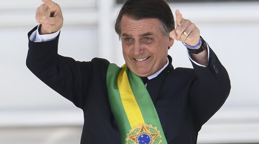 [Bolsonaro assina decreto que sobe o salário mínimo de R$ 954 para R$ 998 em 2019]