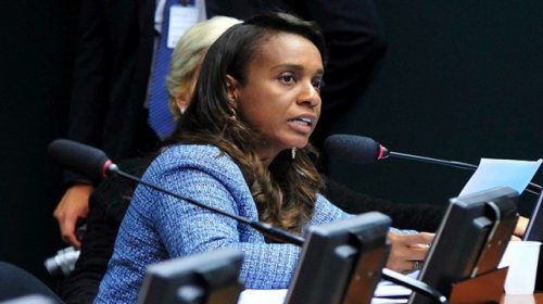 [Tia Eron é confirmada como nova secretária da Mulher no governo Bolsonaro]