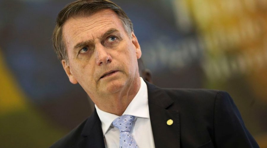 [Jair Bolsonaro retira violência contra mulher e quilombo de edital de livros escolares]