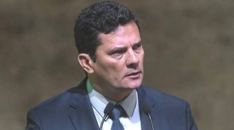 [Moro manda exonerar diretora da Funai, mas pedido não é publicado no Diário oficial ]